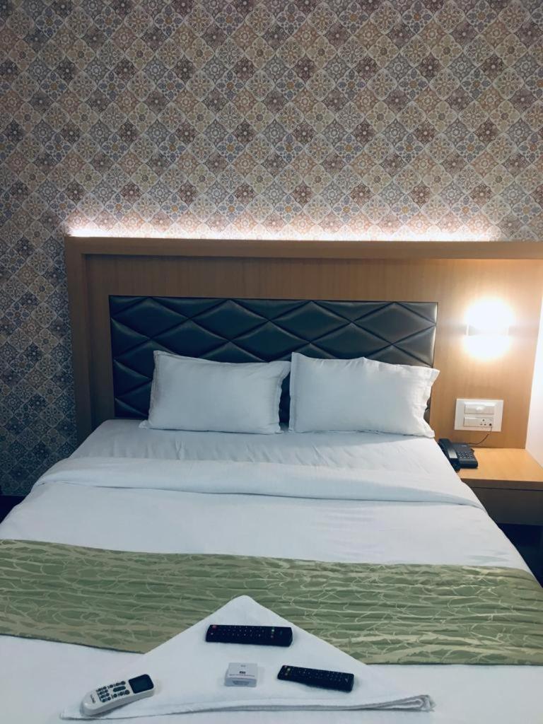 Glitz Hotels The Ar Residency - Nr Thane Railway Station エクステリア 写真